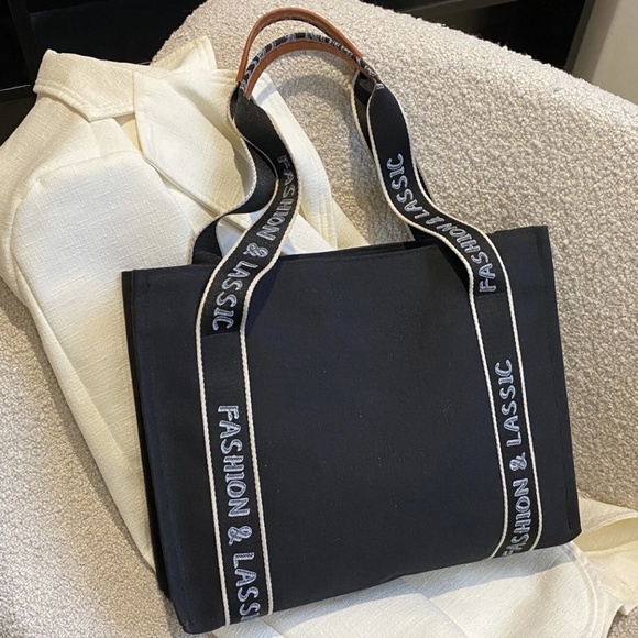 Black and White Letter Print Bag - Picture 2 of 6